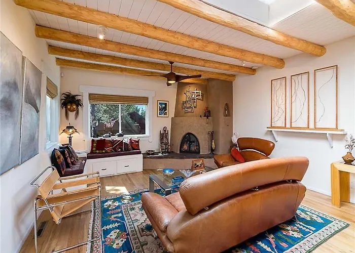 Casa Galleria, 3 Bedrooms, Wifi, Fireplace, Fenced Yard, Sleeps 9