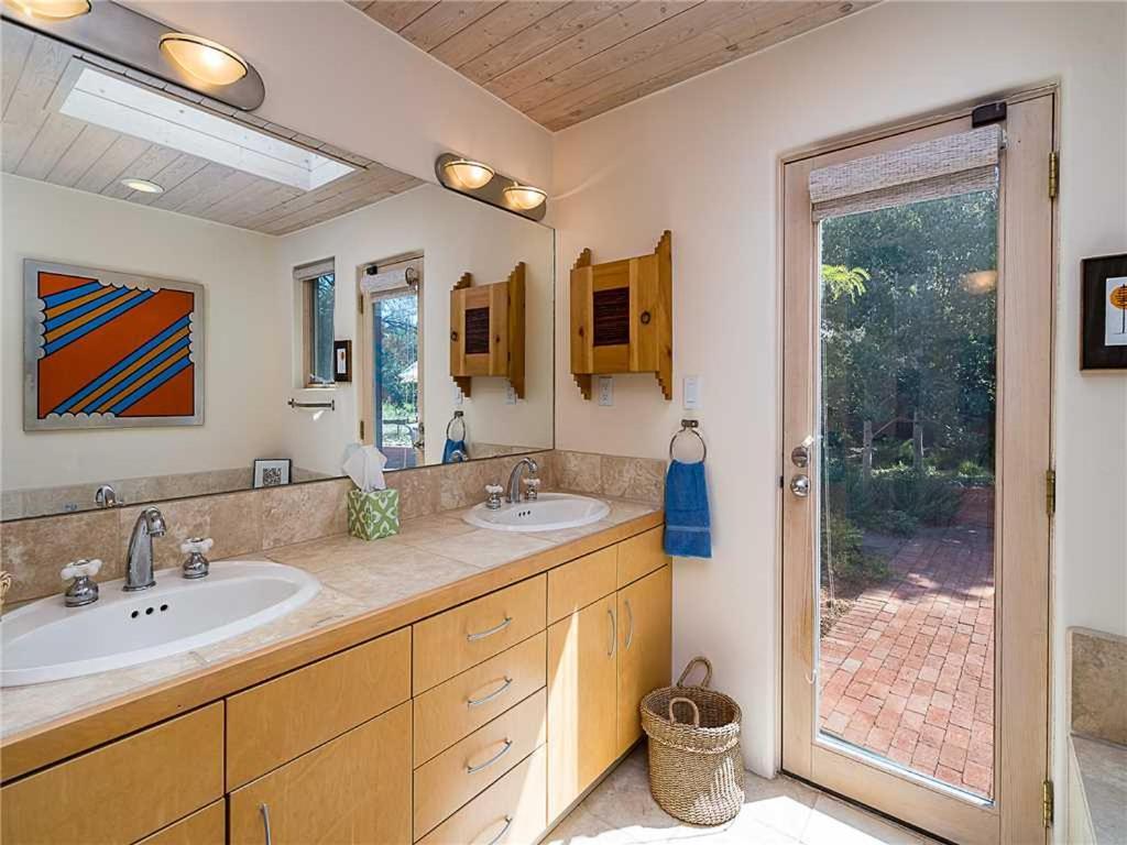 Holiday home Casa Galleria, 3 Bedrooms, Wifi, Fireplace, Fenced Yard, Sleeps 9