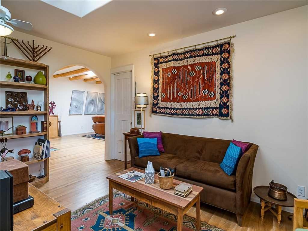 Casa Galleria, 3 Bedrooms, Wifi, Fireplace, Fenced Yard, Sleeps 9 *