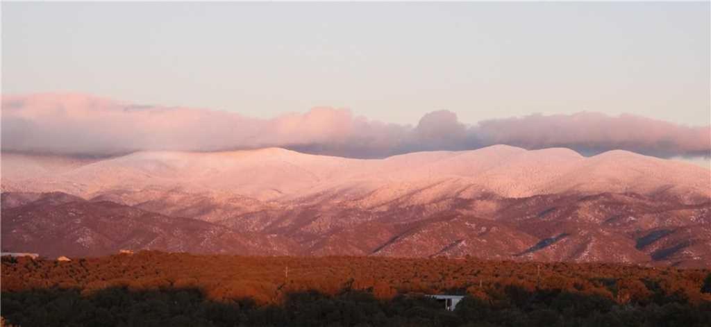 Casa Galleria, 3 Bedrooms, Wifi, Fireplace, Fenced Yard, Sleeps 9 *
