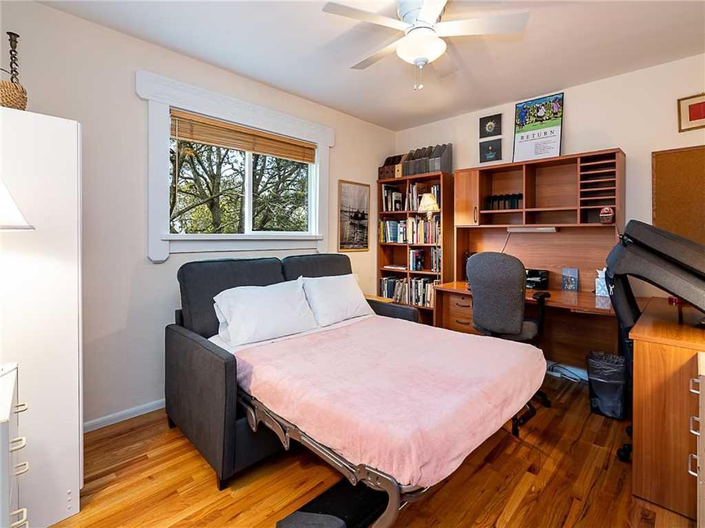 Casa Galleria, 3 Bedrooms, Wifi, Fireplace, Fenced Yard, Sleeps 9 *