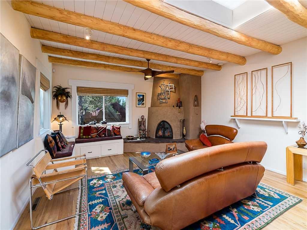 Casa Galleria, 3 Bedrooms, Wifi, Fireplace, Fenced Yard, Sleeps 9 *